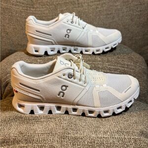 On Cloud On Running 5 Women’s White Running Shoes - Size 8.5